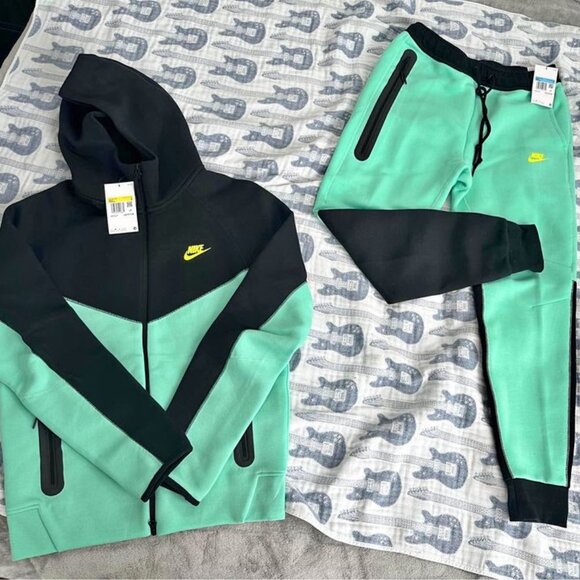 Nike Sportswear Tech Fleece - Picture 1 of 5